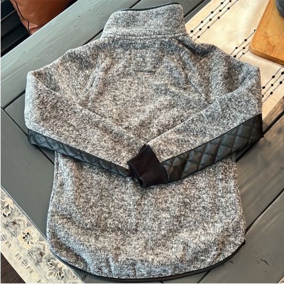 NWOT Abercrombie & Fitch Asymmetrical Snap up Fleece - Picture 9 of 9